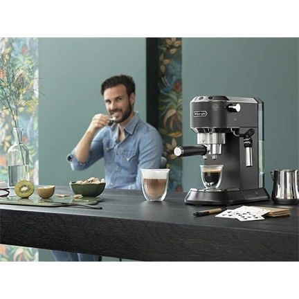 DeLonghi DEDICA style EC685BK eszpresszó kávéfőző