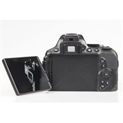 HASZNÁLT NIKON D5500 +Akku, akkutöltő,vázsapka vállszíj
