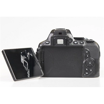 HASZNÁLT NIKON D5500 +Akku, akkutöltő,vázsapka vállszíj