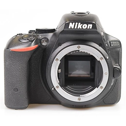 HASZNÁLT NIKON D5500 +Akku, akkutöltő,vázsapka vállszíj